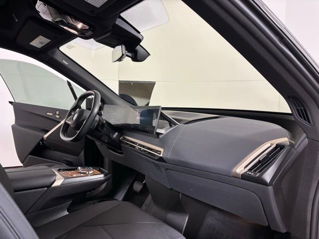 Used 2023 BMW iX xDrive50 w/ Premium Package image 22