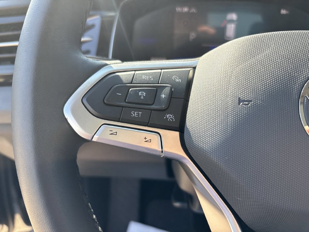 Used 2025 Volkswagen Jetta SE w/ Sunroof Package FWD image 17