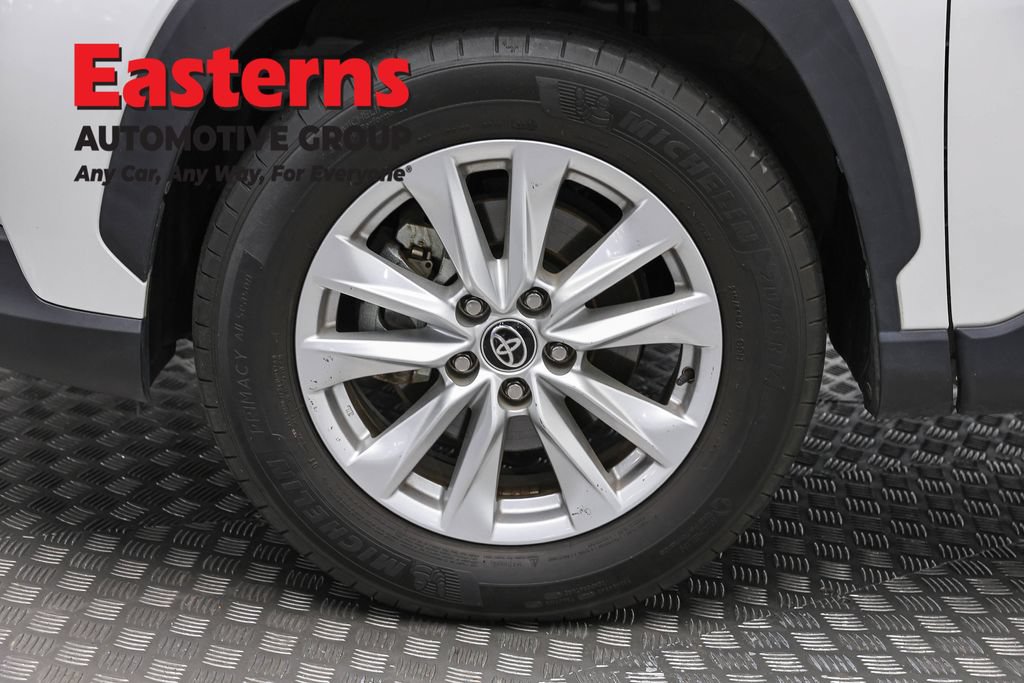 Used 2022 Toyota Corolla Cross LE FWD image 31