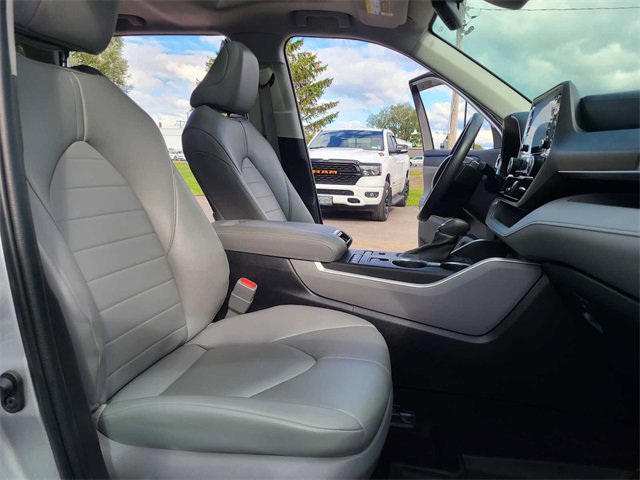 Used 2022 Toyota Highlander XLE image 19
