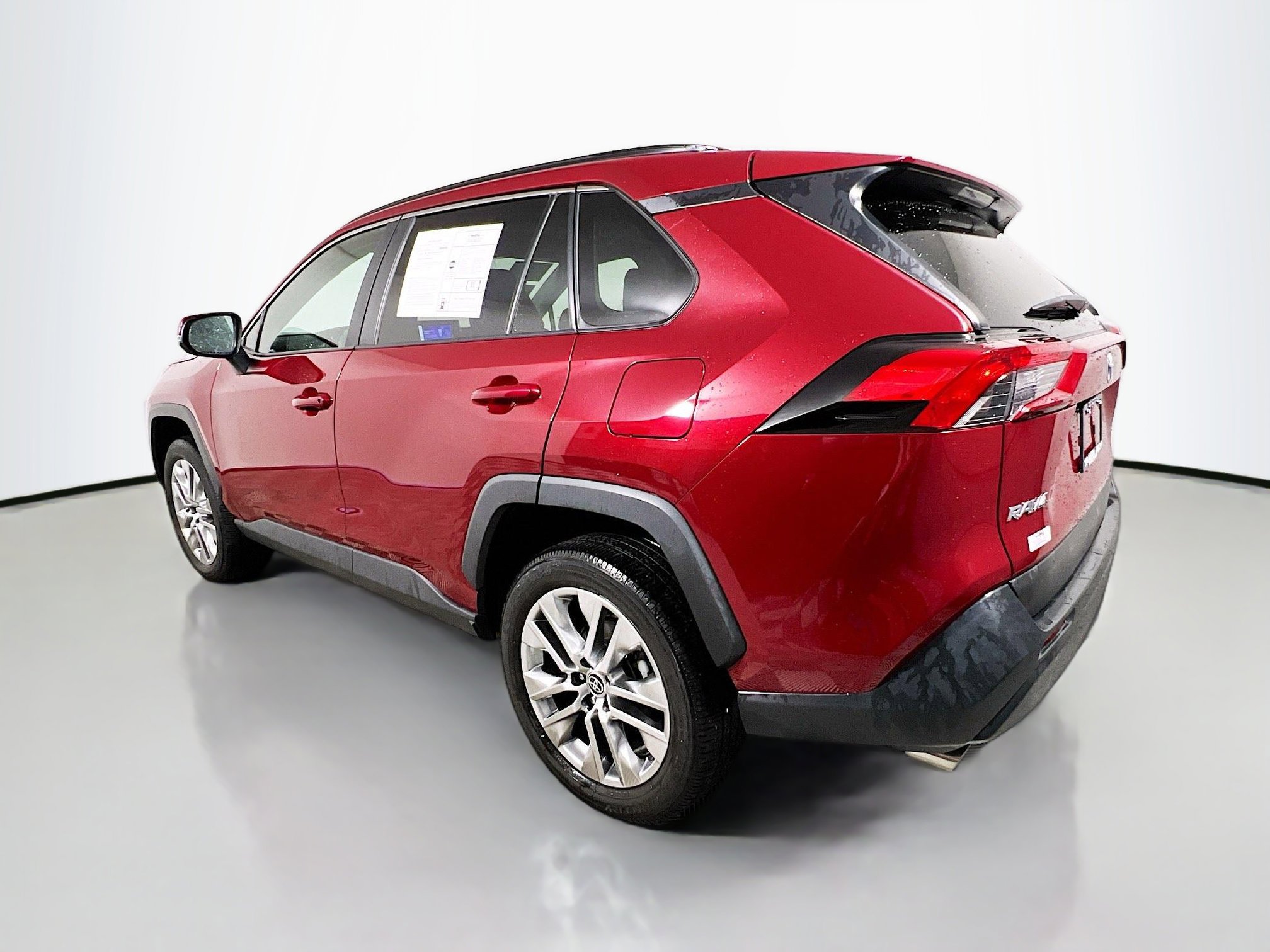 Used 2023 Toyota RAV4 XLE Premium image 8