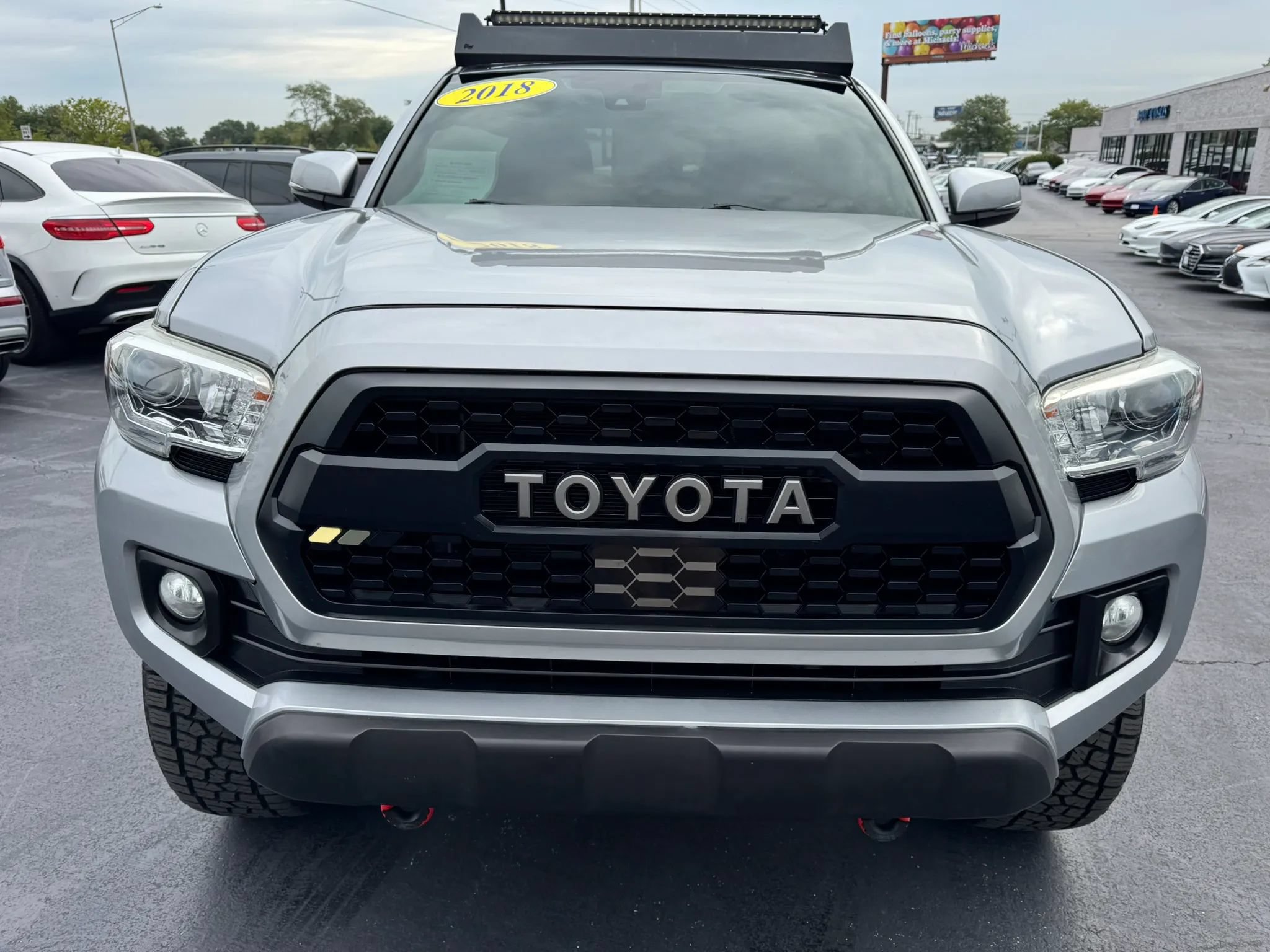 Used 2018 Toyota Tacoma TRD Off-Road w/ Technology Package AWD/4WD image 8