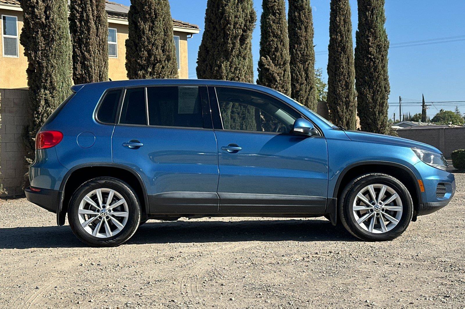 Used 2017 Volkswagen Tiguan Limited w/ Alloy Wheels Package AWD/4WD image 2
