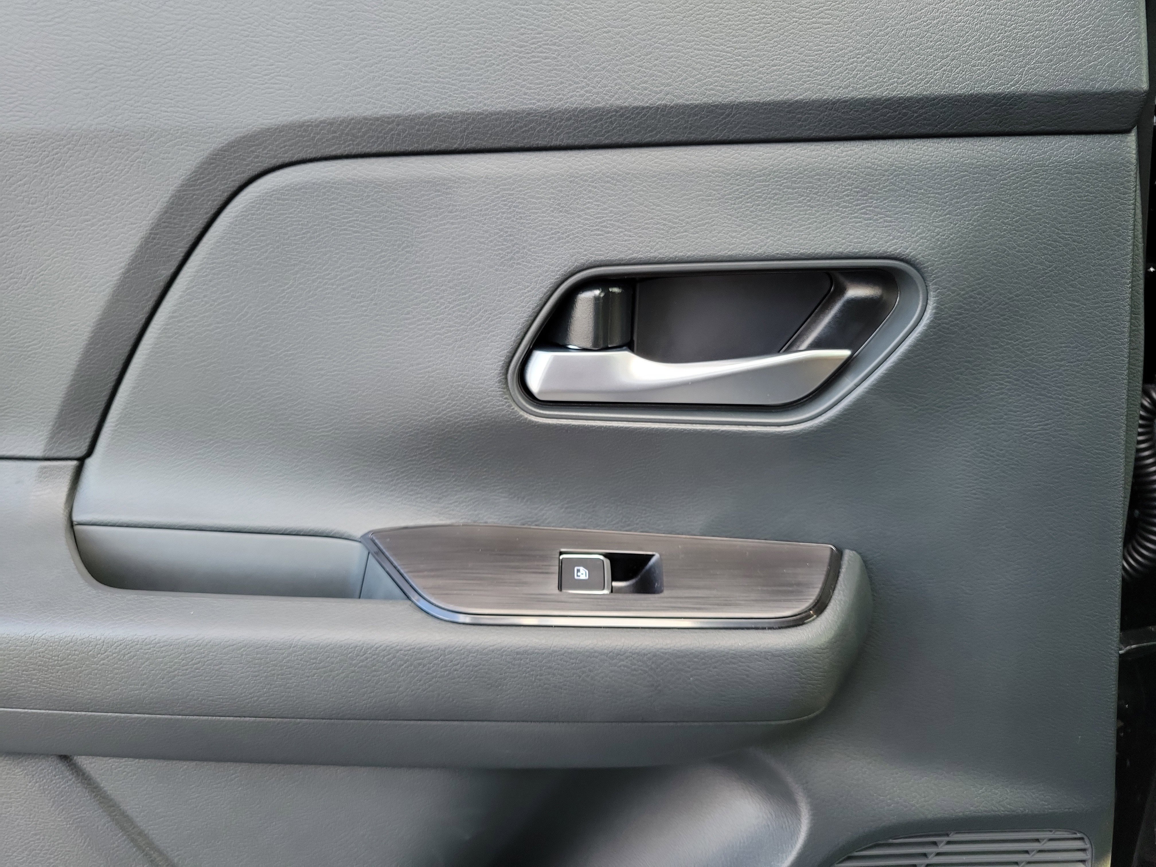 New 2026 Nissan Kicks SR w/ Cold Weather Package image 12