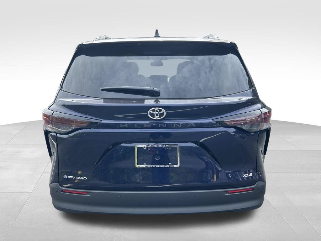 New 2026 Toyota Sienna XLE AWD/4WD image 4