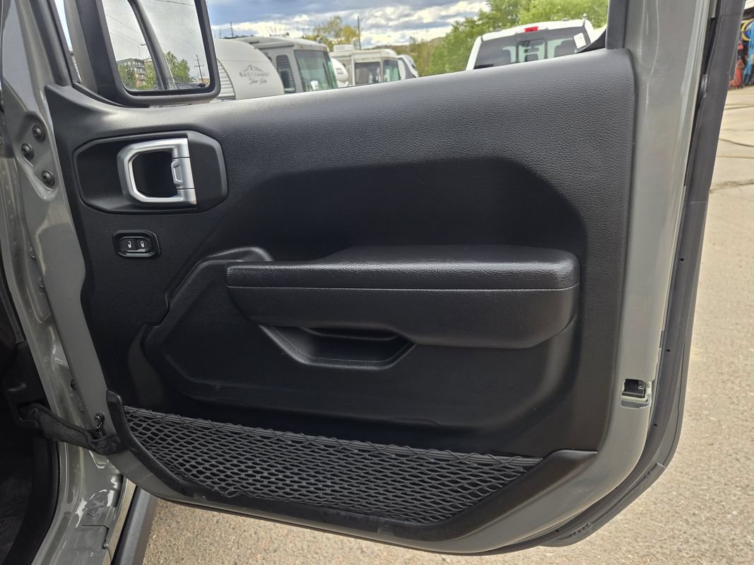 Used 2022 Jeep Gladiator Sport AWD/4WD image 25