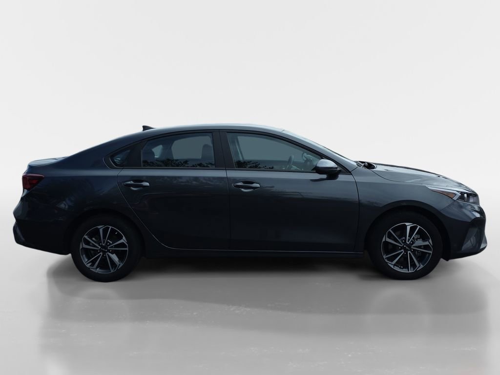 Used 2023 Kia Forte LXS image 3