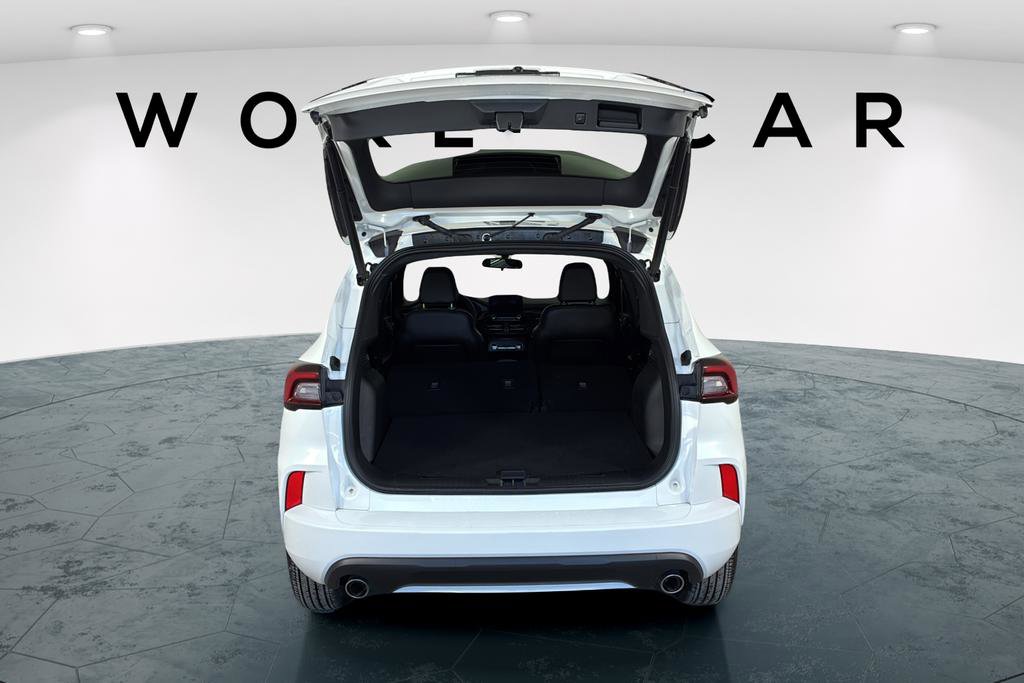 Used 2024 Ford Escape ST-Line w/ Equipment Group 301A image 9