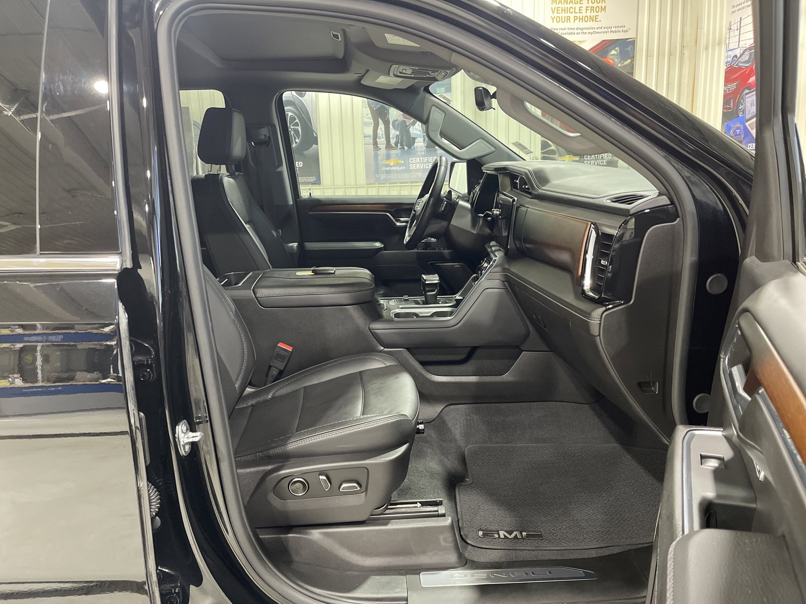Used 2024 GMC Sierra 1500 Denali w/ Technology Package AWD/4WD image 20