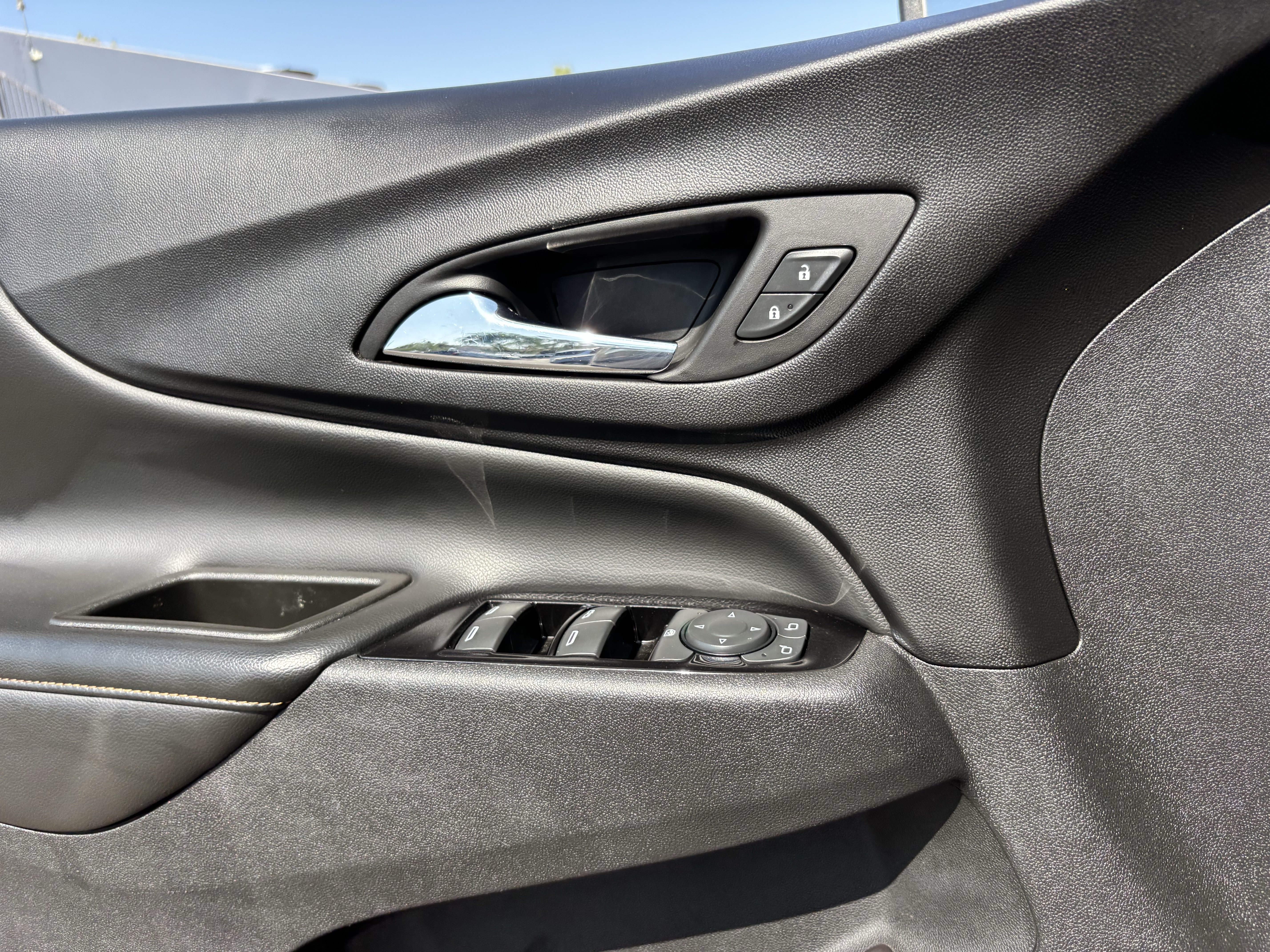 Used 2022 Chevrolet Equinox Premier w/ LPO, Cargo Package FWD image 19
