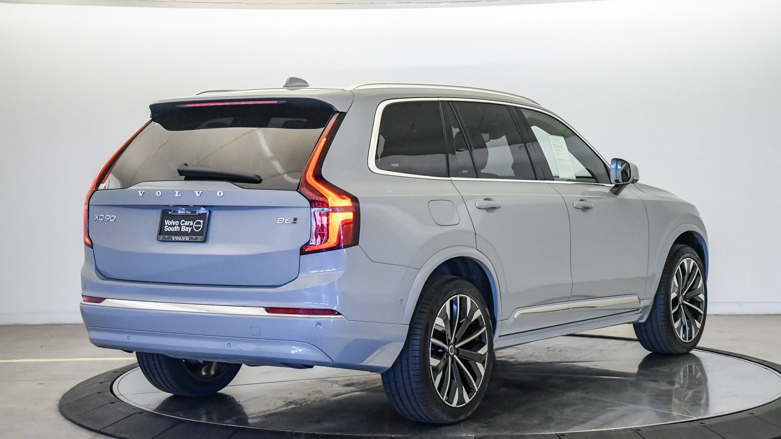 Certified 2026 Volvo XC90 B6 Plus AWD/4WD image 5