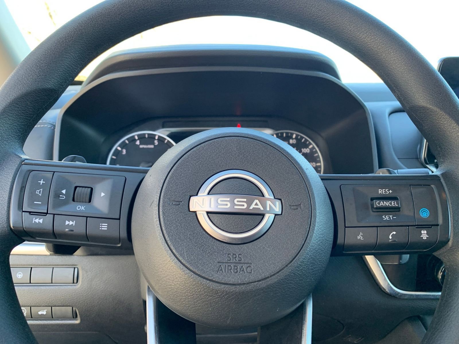 Used 2024 Nissan Rogue SV image 30