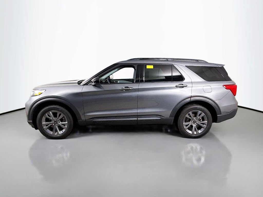 Certified 2023 Ford Explorer XLT w/ Equipment Group 202A image 4