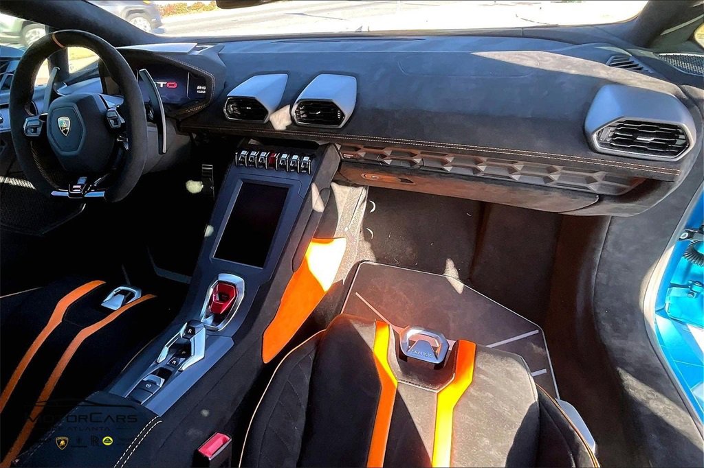 Used 2022 Lamborghini Huracan STO image 14