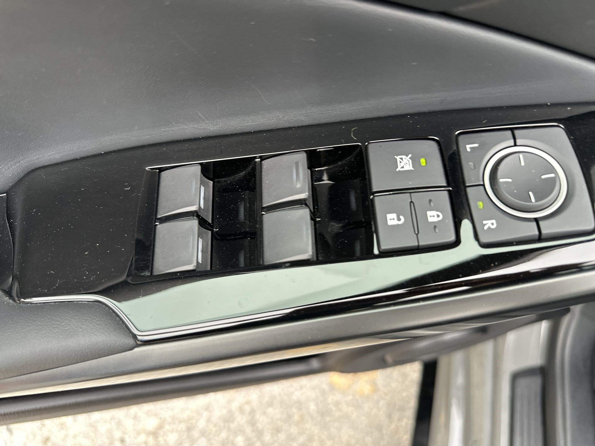 Used 2025 Lexus IS 350 F Sport w/ Accessory Package 2 RWD image 15