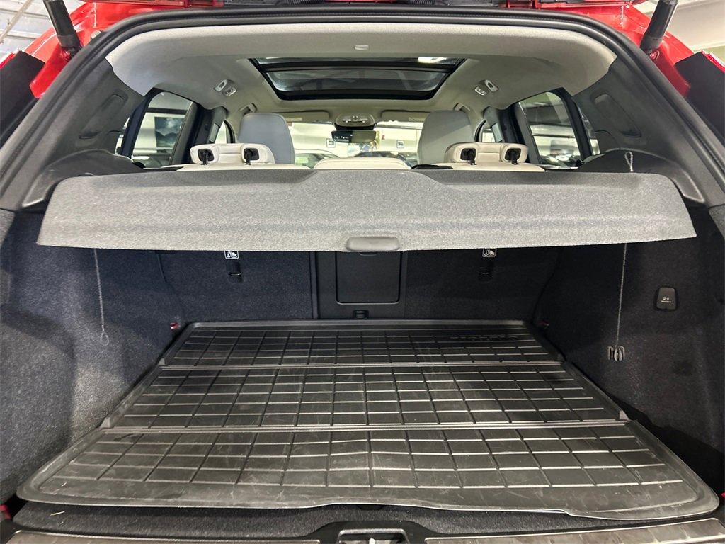 Certified 2023 Volvo XC40 B5 Plus w/ Climate Package image 25