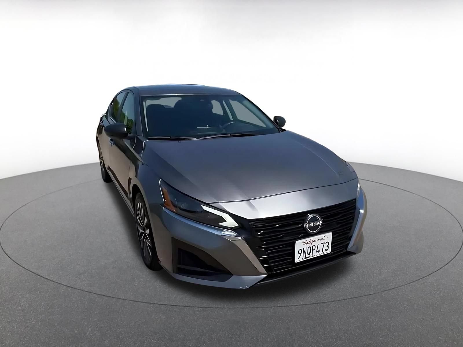 Used 2025 Nissan Altima 2.5 SV FWD image 3