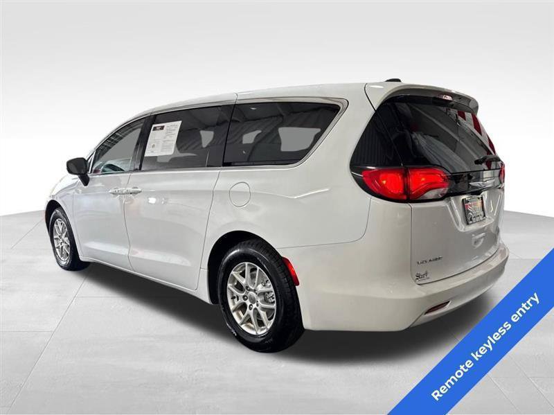 Used 2023 Chrysler Voyager LX FWD image 7