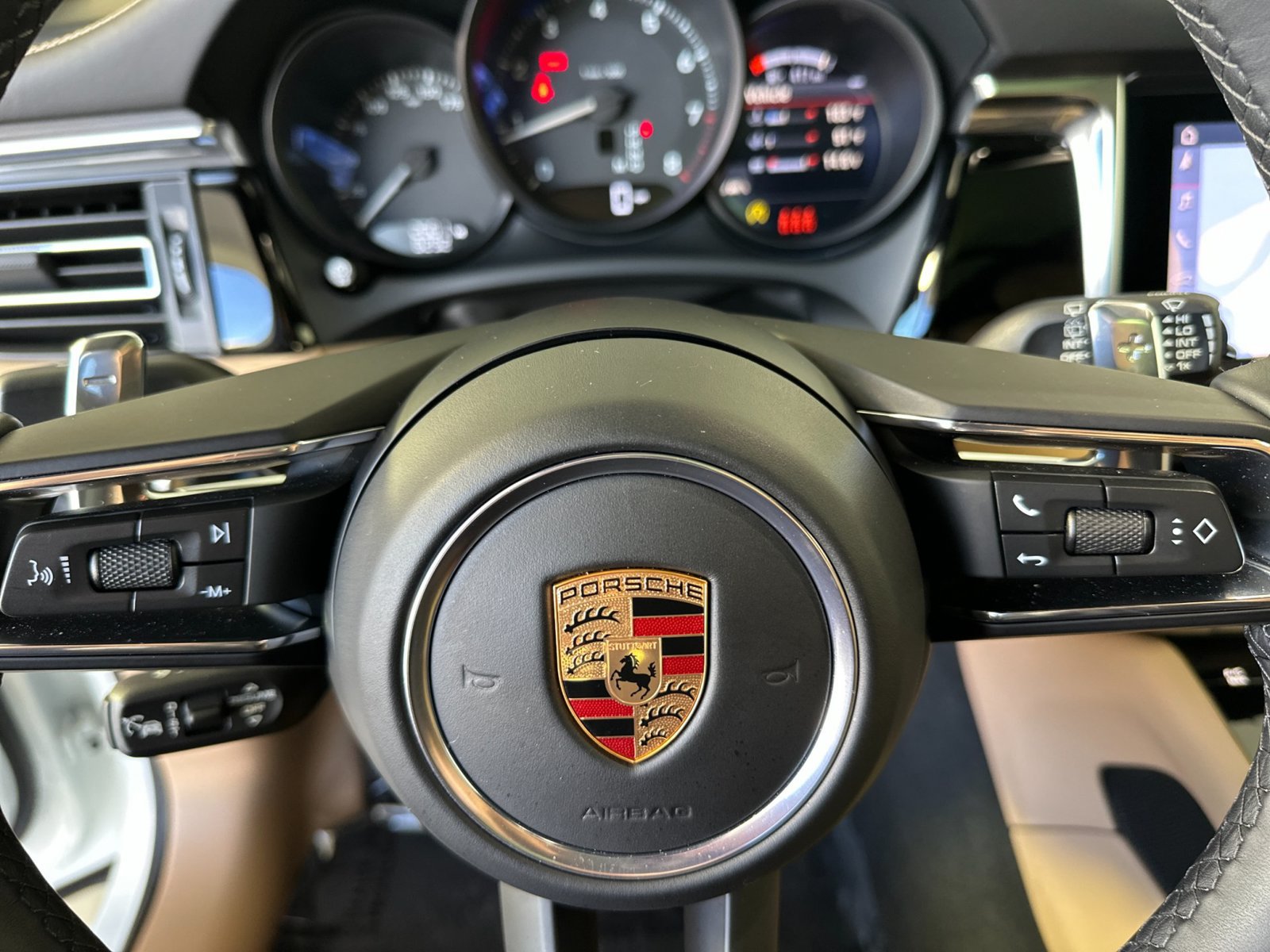 Certified 2026 Porsche Macan AWD/4WD image 26