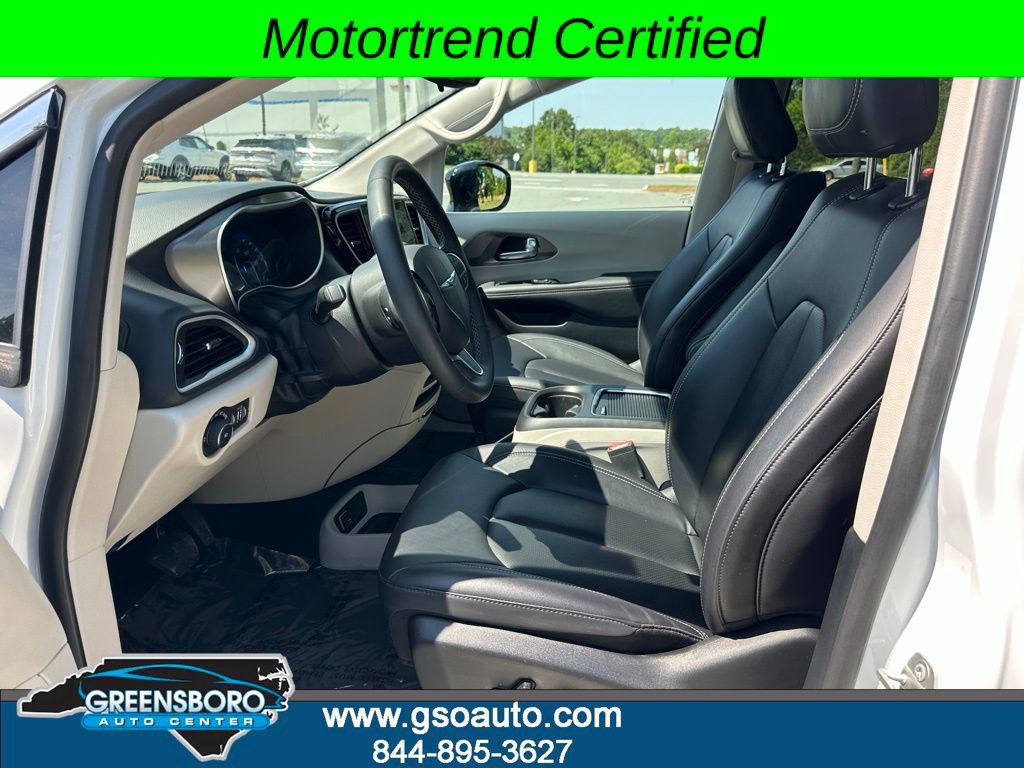 Used 2024 Chrysler Pacifica Touring-L FWD image 11