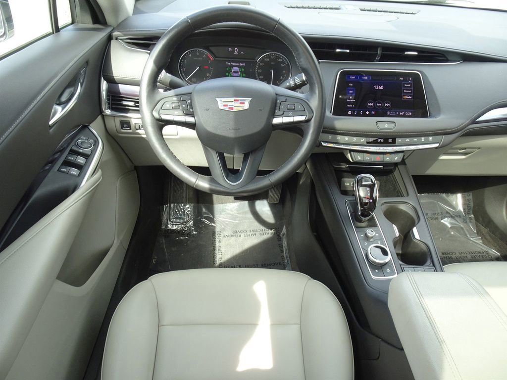 Certified 2023 Cadillac XT4 Luxury w/ Cold Weather Package image 14