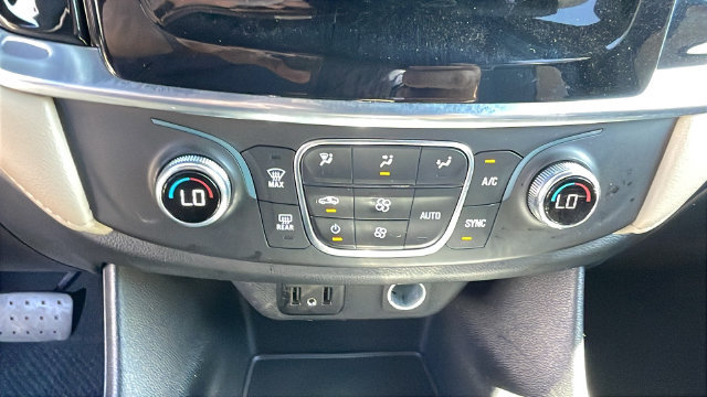 Used 2023 Chevrolet Traverse LS FWD image 19