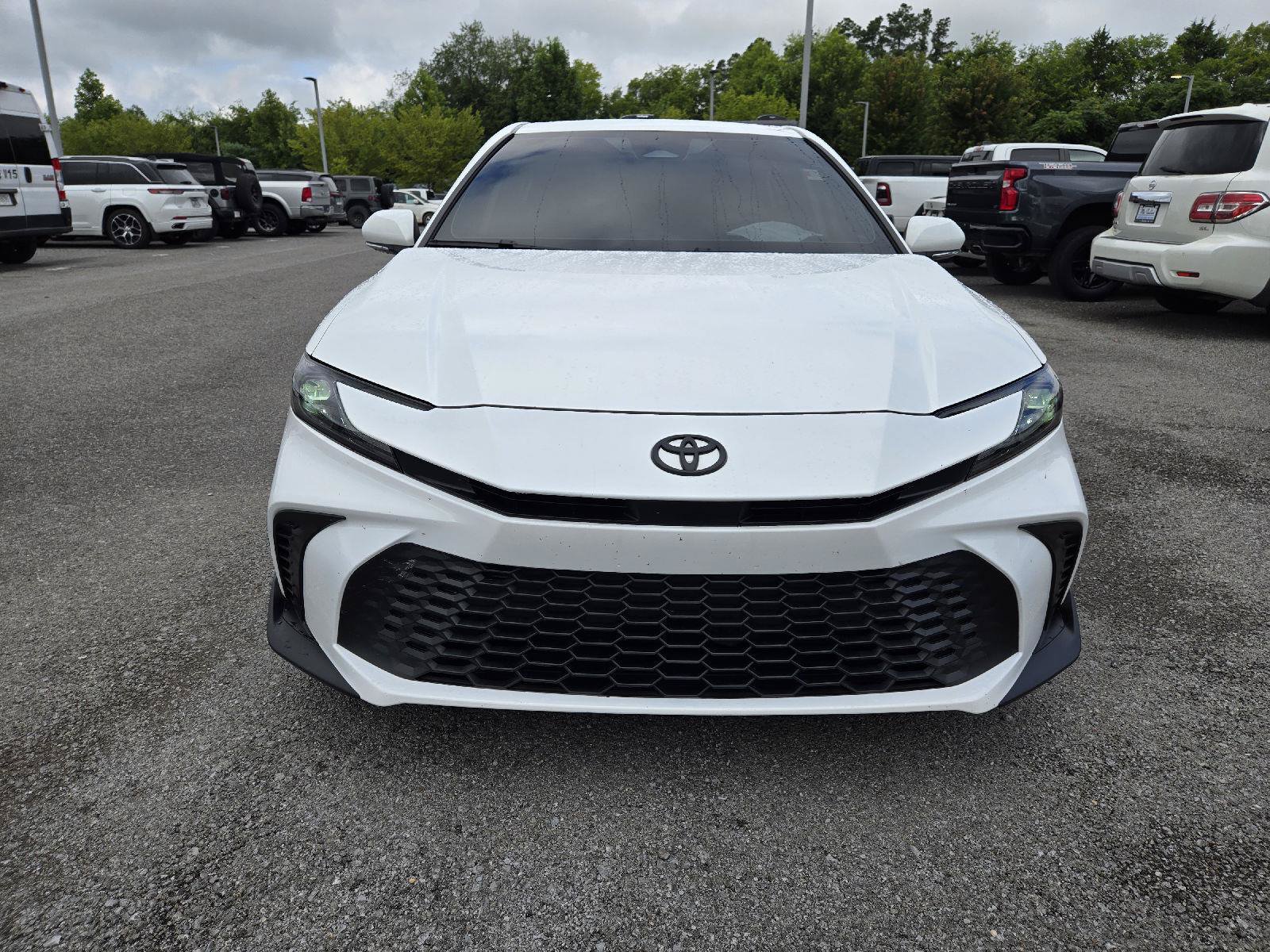 Used 2025 Toyota Camry SE w/ Convenience Package FWD image 2