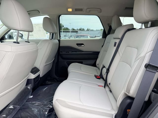 New 2026 Nissan Pathfinder SL AWD/4WD image 13
