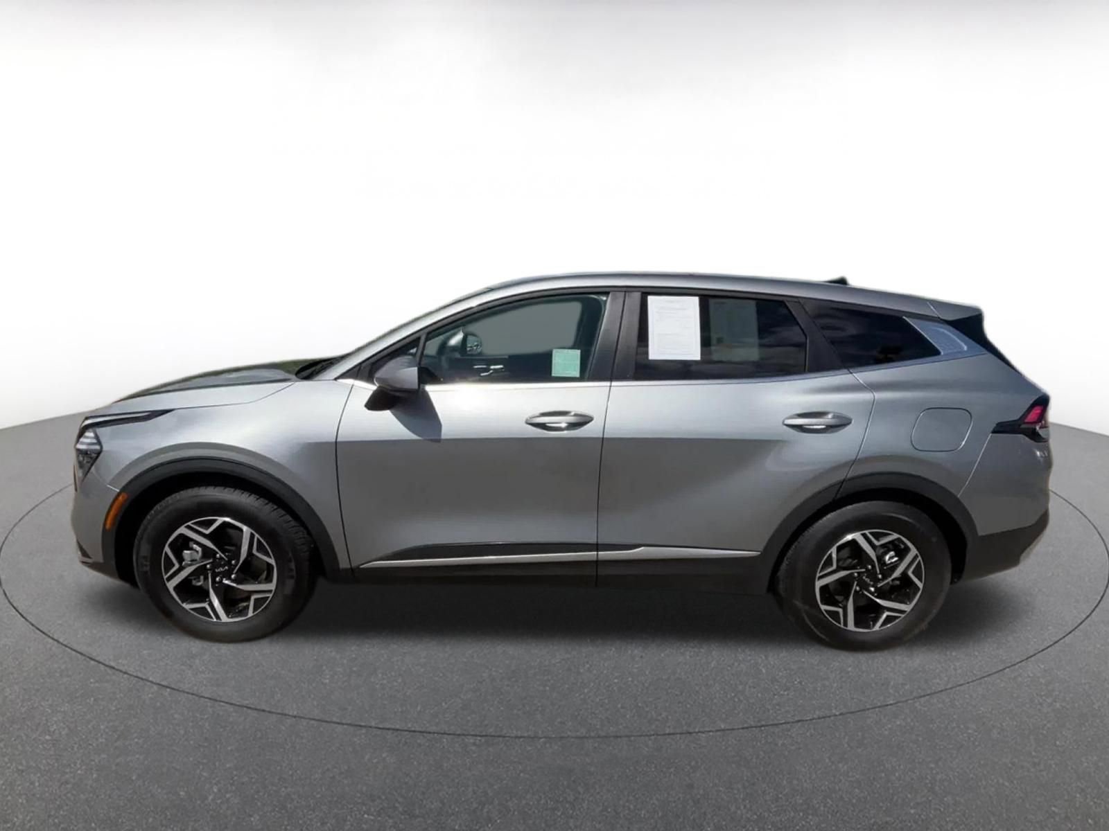 Used 2025 Kia Sportage LX FWD image 9