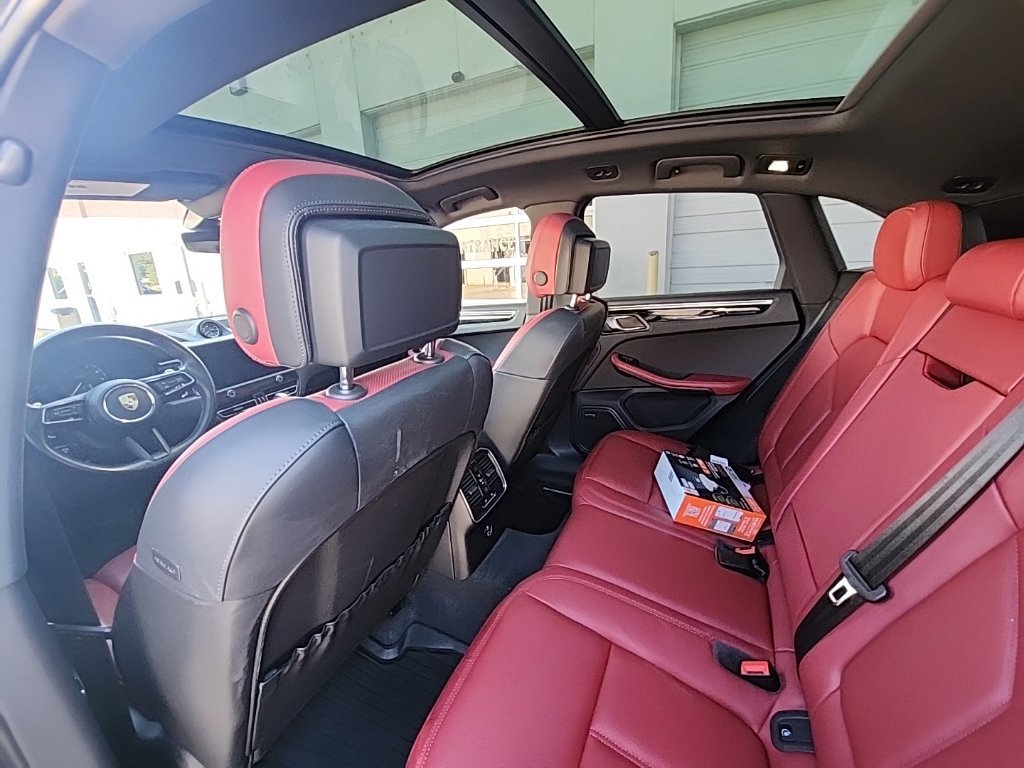 Used 2023 Porsche Macan AWD/4WD image 10