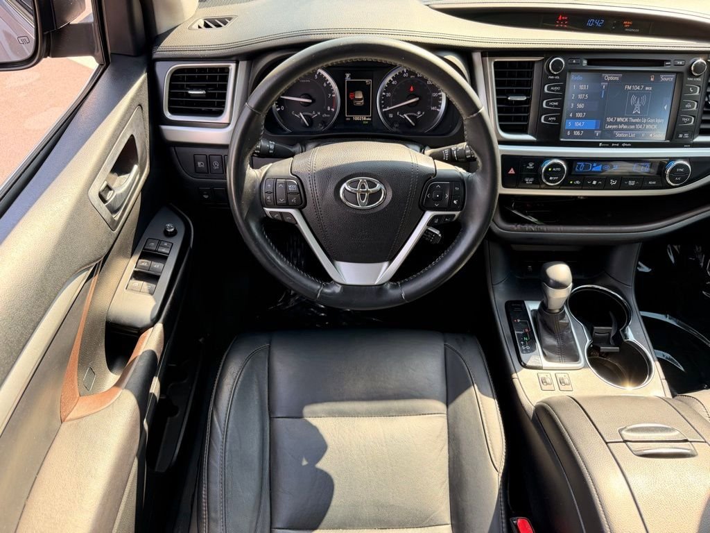 Used 2017 Toyota Highlander XLE FWD image 18
