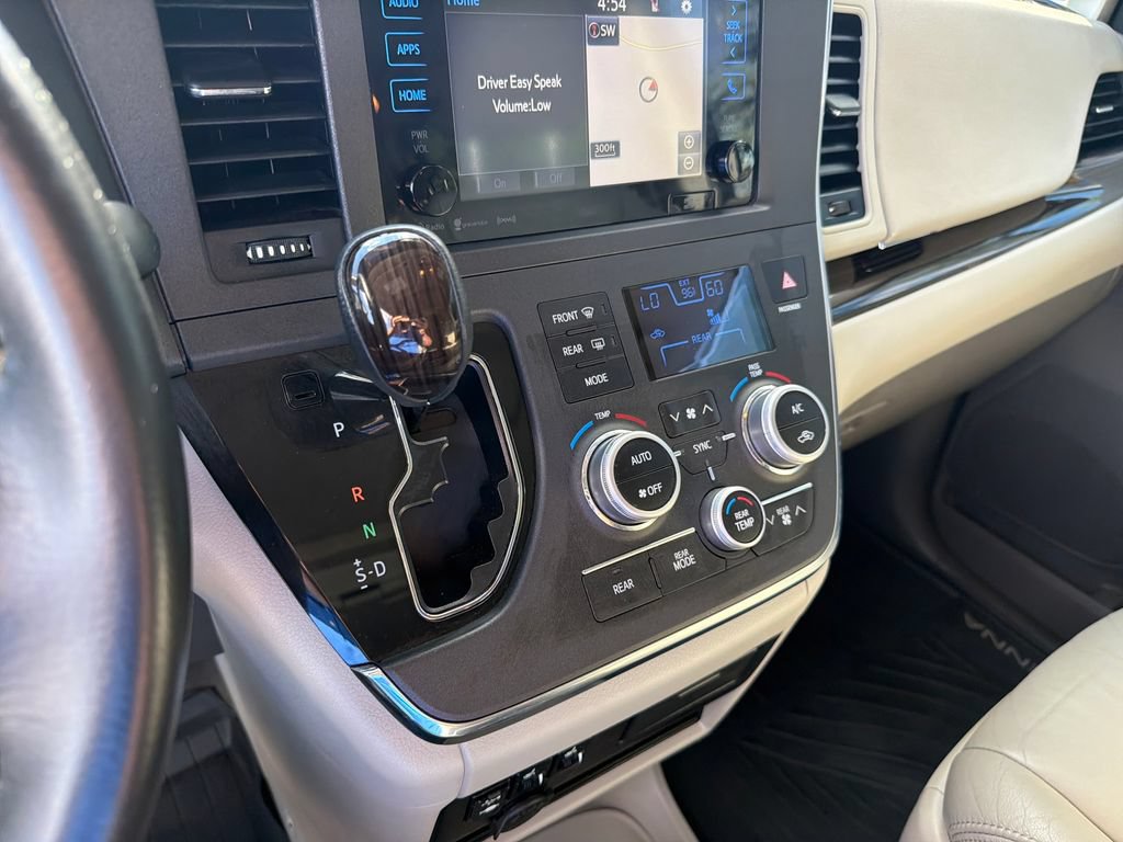 Used 2017 Toyota Sienna XLE w/ XLE Navigation Package FWD image 25