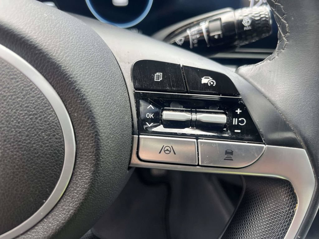 Certified 2024 Hyundai Elantra SEL w/ Convenience Package FWD image 17