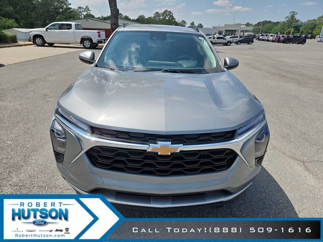 Used 2025 Chevrolet Trax LT w/ Driver Confidence Package FWD image 3