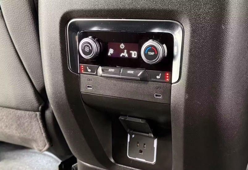 Used 2025 GMC Yukon Denali image 24