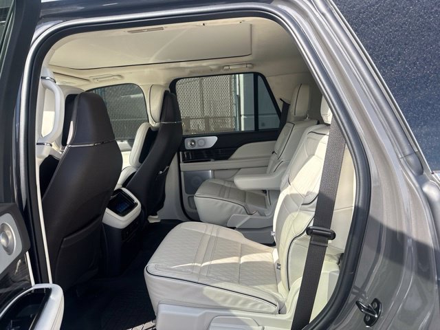 Used 2024 Lincoln Navigator Black Label AWD/4WD image 12