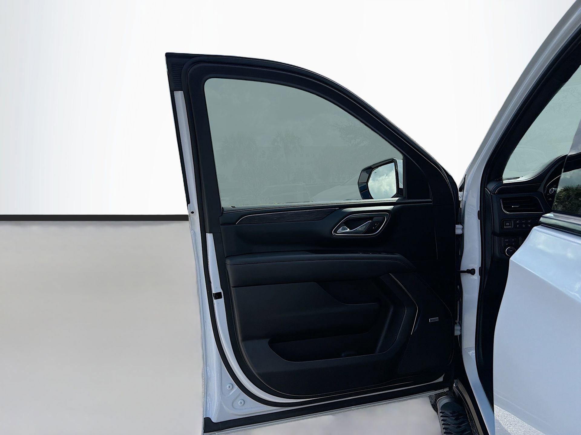 Used 2024 Chevrolet Suburban Z71 w/ Luxury Package image 25