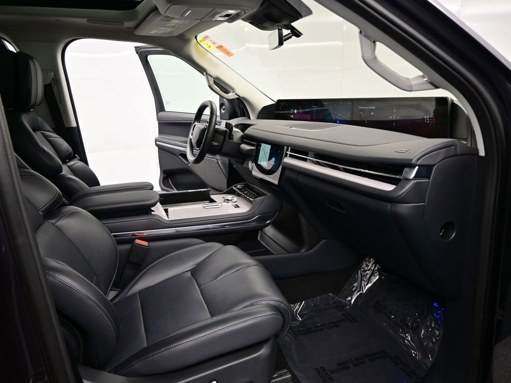 Used 2025 Lincoln Navigator Reserve AWD/4WD image 24