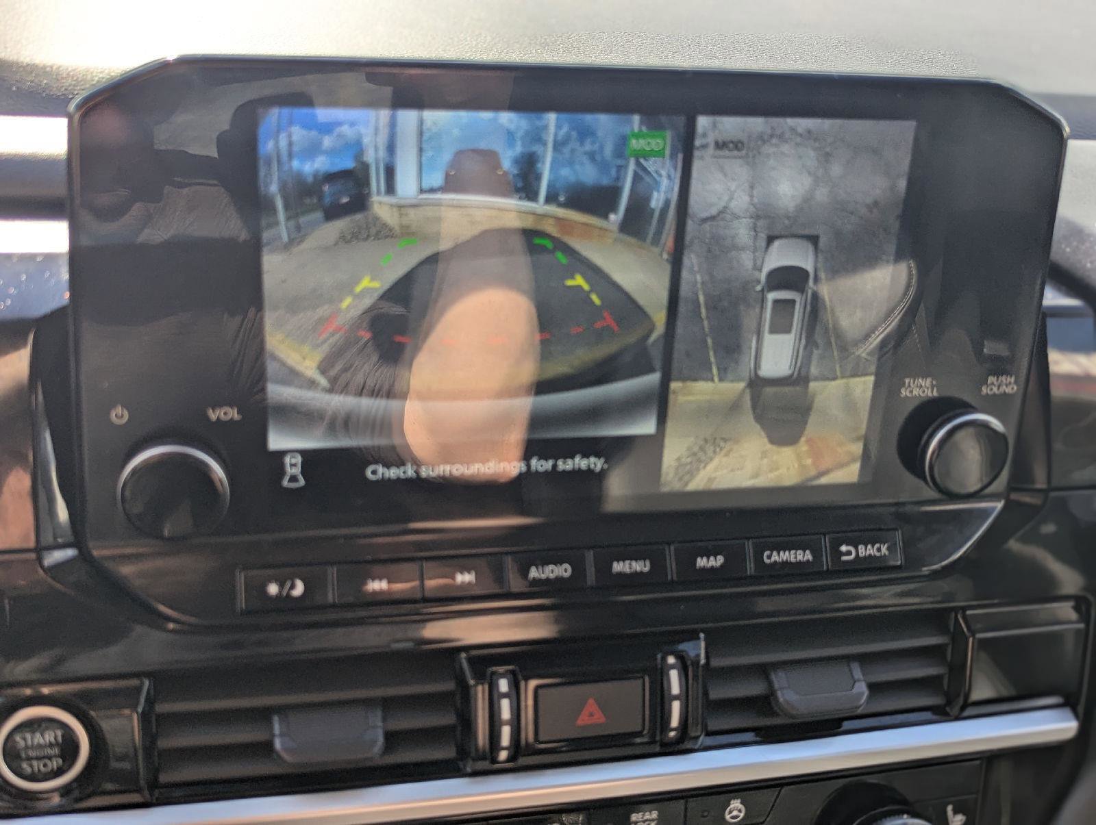 Used 2024 Nissan Pathfinder SL AWD/4WD image 16