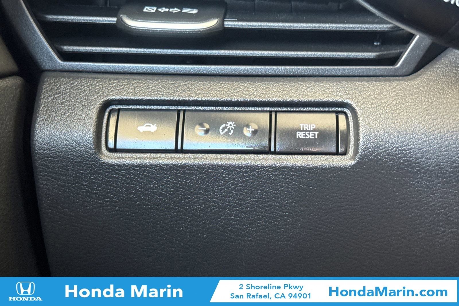 Used 2025 Nissan Altima 2.5 SV FWD image 32