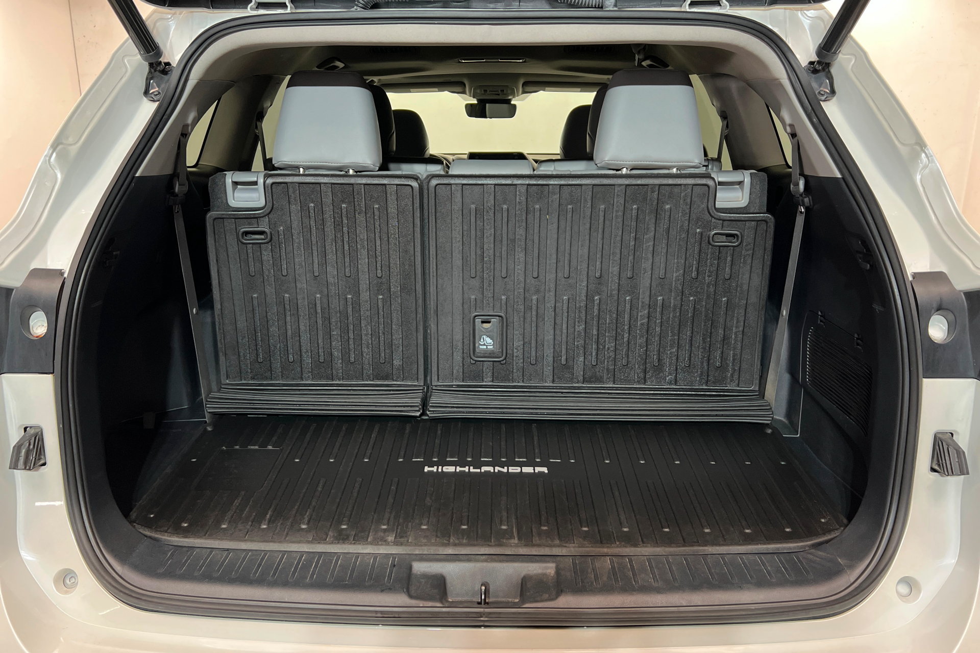 Used 2021 Toyota Highlander XLE AWD/4WD image 24