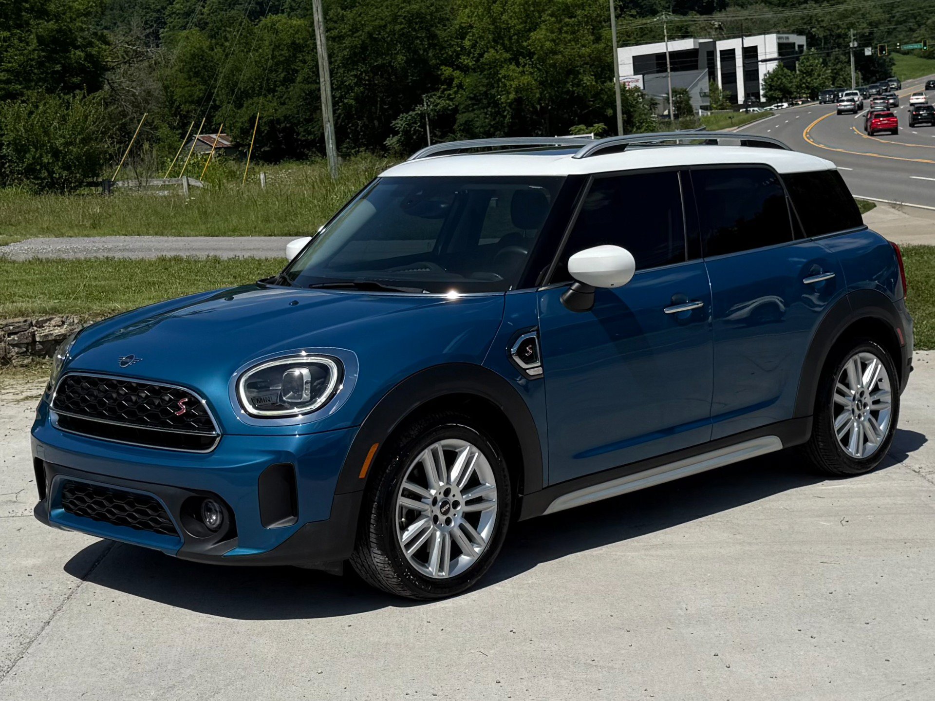 Used 2024 MINI Cooper Countryman S FWD image 2
