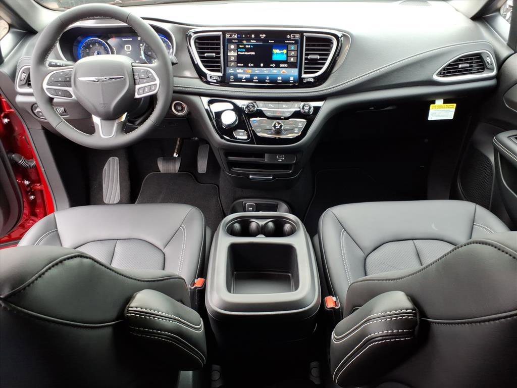 New 2026 Chrysler Pacifica Select image 8
