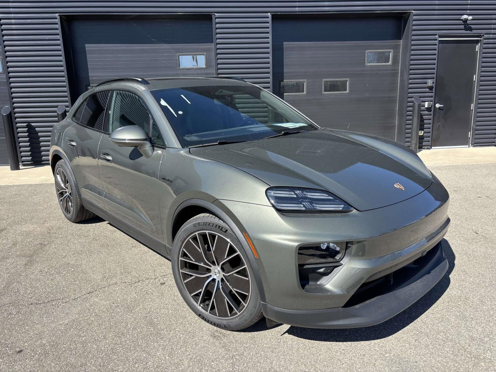 New 2026 Porsche Macan 4 Electric image 12