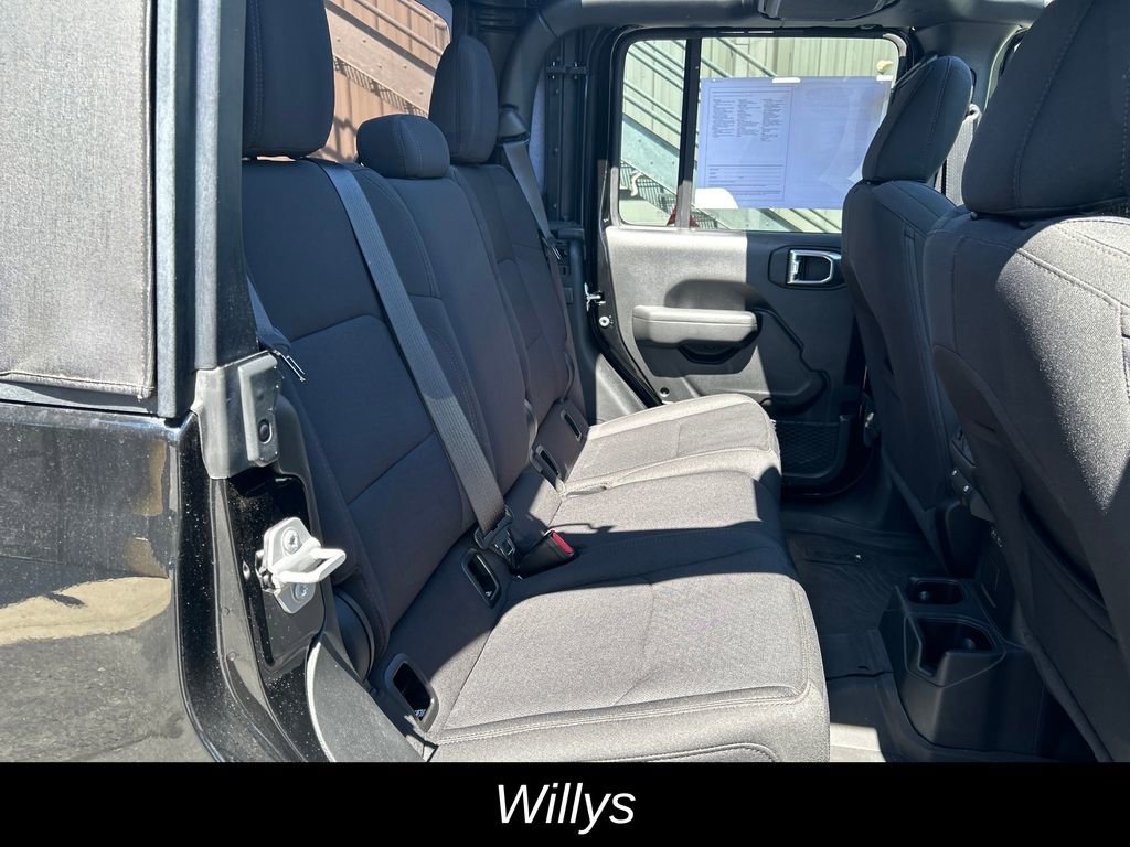 Used 2022 Jeep Gladiator Willys AWD/4WD image 32