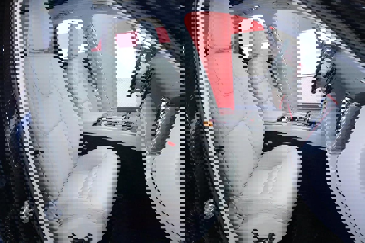 Used 2023 Volvo XC60 B5 Plus image 24