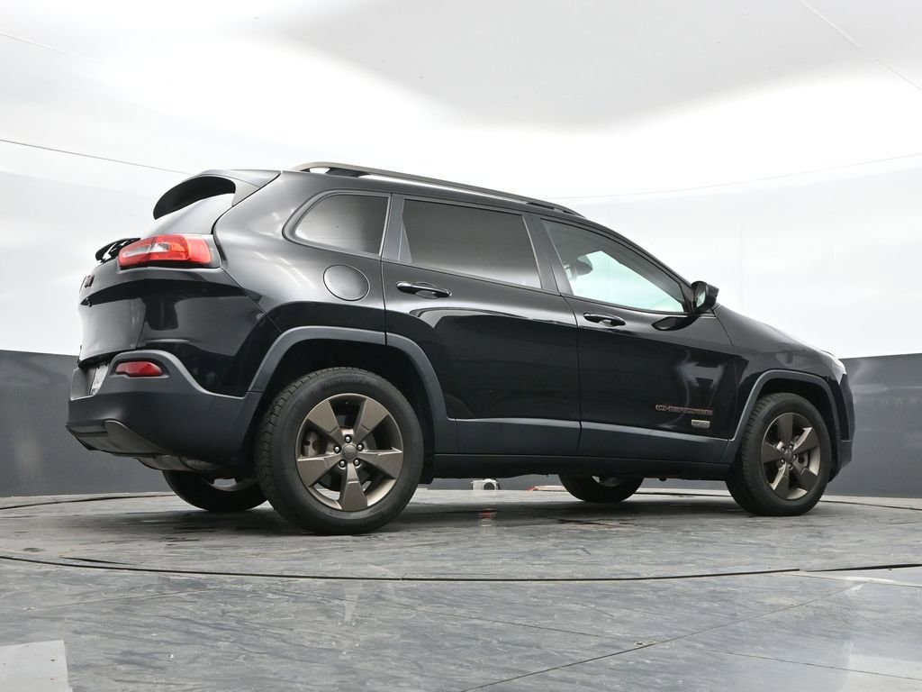 Used 2017 Jeep Cherokee Latitude w/ Cold Weather Group AWD/4WD image 42