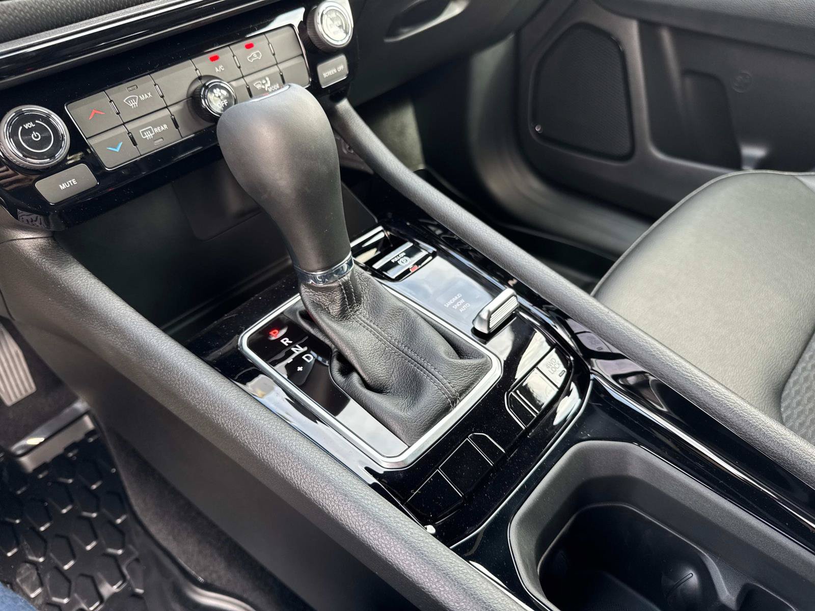 New 2026 Jeep Compass Latitude AWD/4WD image 24