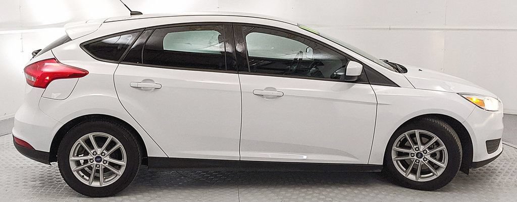Used 2018 Ford Focus SE FWD image 2