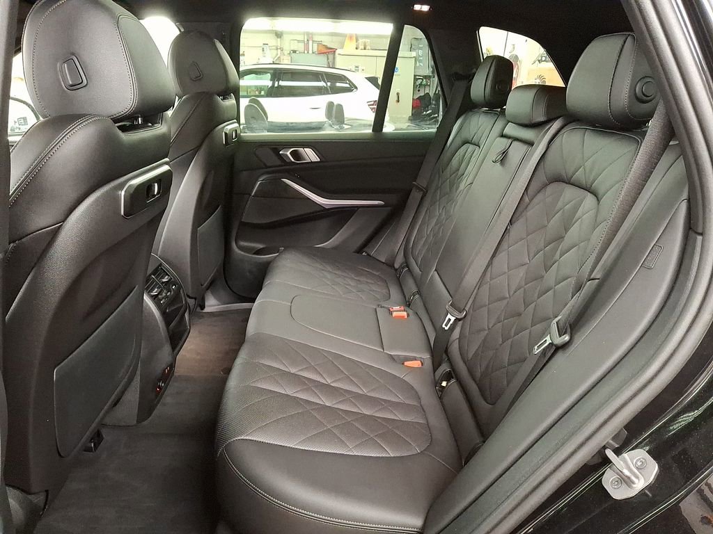 Certified 2024 BMW X5 xDrive40i w/ Premium Package AWD/4WD image 7